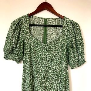 Floral dress with puffed sleeves